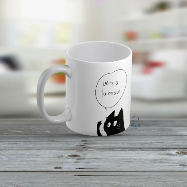 Taza Blanca 11oz Meme Gato Negro – "Vete a la Miaw" 😾✨