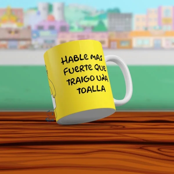 Taza Blanca 11oz Homero Simpson – "Hable Más Fuerte Que Traigo Una Toalla" 🛁😂 - Image 2