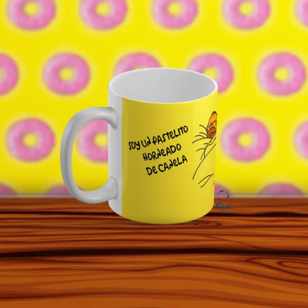 Taza Blanca 11oz Homero Simpson – "Soy un Pastelito de Canela" 🥐✨